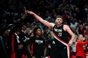 克林根：我的護(hù)筐沒(méi)做好 現(xiàn)在很刺痛 因?yàn)槲覀冋娴男枰@場(chǎng)勝利