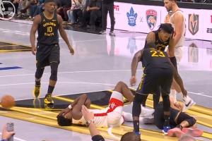 裁判改判防守犯規(guī)！阿門撞倒庫里 二人雙雙倒地 阿門痛苦掩面