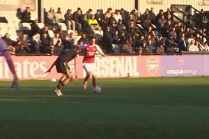 天秀操作！阿森納官方視角：道曼穿襠接馬賽回旋，最后挑射破門