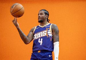 布克：格林阿倫是持球手和進(jìn)攻創(chuàng)造者 我們秉持下一個(gè)頂上來(lái)心態(tài)