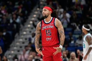 正負(fù)值+32！阿爾瓦拉多半場(chǎng)10中7爆砍18分 三分6中4