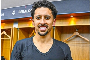 馬爾基尼奧斯達(dá)成巴黎500次出場(chǎng)里程碑，賽后獲頒球隊(duì)紀(jì)念獎(jiǎng)?wù)? >
                                        </div>
                                    </div>
                                    <div   id=