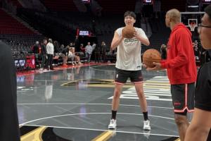 第一年對新秀來說是適應(yīng)期 請大家多給楊瀚森一些耐心?