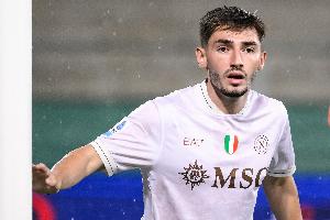 米體：那不勒斯中場(chǎng)吉爾莫可能需要進(jìn)行恥骨手術(shù)，預(yù)計(jì)將缺席45天