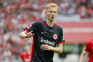 記者：拜仁和英超球隊(duì)關(guān)注雨果·拉爾森，轉(zhuǎn)會(huì)費(fèi)5000萬(wàn)到5500萬(wàn)歐