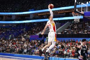 力戰(zhàn)難救主！張鎮(zhèn)麟17中6得全隊最高20分另8板2斷 2記三分險翻盤