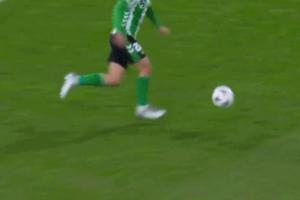 有內(nèi)鬼！伊斯科重傷復(fù)出第一場(chǎng)比賽，開(kāi)場(chǎng)3分鐘被隊(duì)友再次踢傷