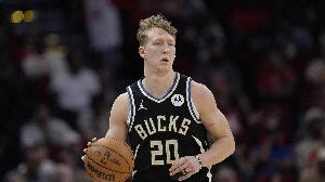 箭如雨下！雄鹿首節(jié)三分13中9 AJ·格林獨中4記三分