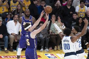 不再依賴?yán)蠞h得分！東&里混合雙打進(jìn)攻質(zhì)變 老詹迎生涯最輕松一季