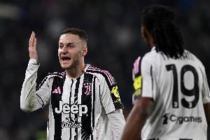 卡薩諾：尤文花了6000萬(wàn)歐買庫(kù)普梅納斯，他該踢中場(chǎng)而不是后衛(wèi)