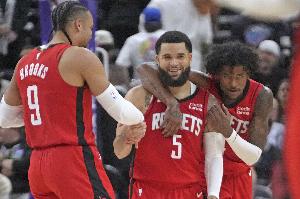 范弗里特：之前我&杰倫&狄龍3分都很不穩(wěn) 這賽季人人都能投了