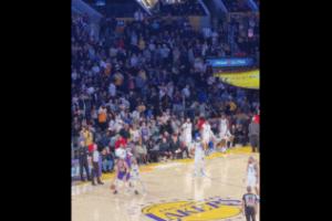 ?愛！詹姆斯早早跟前隊(duì)友們擁抱 與濃眉的手勢(shì)禮依舊熟悉！