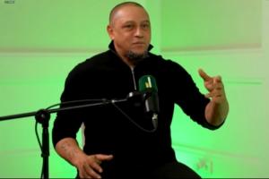 卡洛斯：梅/羅？我會(huì)稍微偏向C羅一點(diǎn)，但他們都是非常頂級(jí)的球員