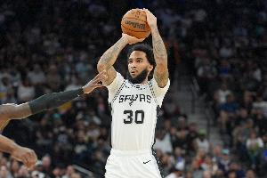 奇兵??！尚帕尼15中6&10罰10中砍下25+10+2+1+2 全場零失誤