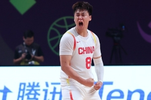 媒體人：中國(guó)男籃現(xiàn)有后衛(wèi)中無人能填補(bǔ)趙睿缺陣留下的空檔