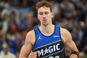 小倒霉蛋！小瓦格納籃下連續(xù)被活塞大帽