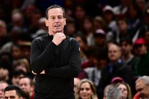 記者：騎士出現(xiàn)各種離譜的階段 這和去年進(jìn)攻第1的還是一支球隊(duì)么