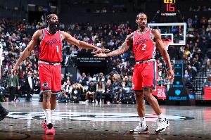 能否培養(yǎng)卡登外的進(jìn)攻開發(fā)能力？盧：當(dāng)然可以 祖巴茨也常被包夾