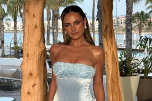 太陽報：羅杰斯與網(wǎng)紅模特約會度假，幾天后對陣?yán)澛?lián)梅開二度