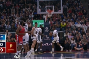 鄧恩、小卡、哈登接連命中三分 快船開局9-0進(jìn)攻高潮打停灰熊