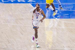 復(fù)出先主打串聯(lián)！杰倫威賽季首秀12中3 拿到11分8助攻2搶斷