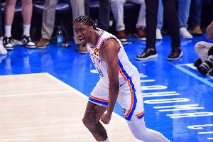 傷缺時(shí)也指導(dǎo)球隊(duì)？杰倫·威廉姆斯打趣：兄弟們根本不聽我的啊