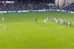 幾乎0度角！齊爾克澤停球抽射打入神仙球，曼聯(lián)1-1扳平水晶宮！