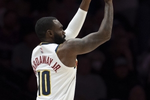 神經(jīng)刀！小哈達威半場5記三分轟下17分1籃板 次節(jié)獨得12分