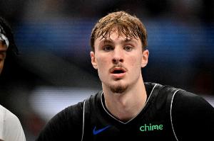 率先發(fā)力！弗拉格首節(jié)出戰(zhàn)10分鐘 9中6拿到12分3板