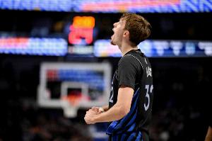 狀元風(fēng)采！弗拉格單打萊昂納德 轉(zhuǎn)身強(qiáng)投命中還要加罰