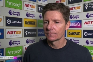 遭曼聯(lián)逆轉(zhuǎn)！格拉斯納：被兩個定位球擊敗令人沮喪，輸?shù)煤懿桓市? >
                                        </div>
                                    </div>
                                                                        <div   id=