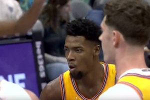 不多見呀！英格拉姆罰球線干拔中投 米勒側(cè)翼飛過來大帽扇掉