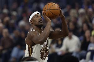 巴特勒談摔倒：屁股著地了當時確實有點疼 但現在沒事了