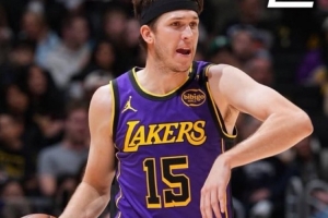 本賽季場(chǎng)均28+5+5且真實(shí)命中率65+%的球員：約基奇、字母、里夫斯