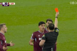 上頭了？帕奎塔對索博犯規(guī)染黃，隨后不?？棺h吃到第二黃被罰下