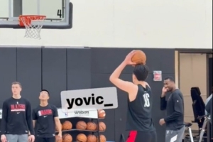 天道酬勤！拓記：楊瀚森和里斯訓(xùn)練后補(bǔ)練投籃 還加練了折返跑