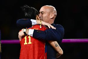 盧比亞萊斯：我沒(méi)必要向珍妮道歉，那個(gè)吻出于喜悅而非任何性暗示