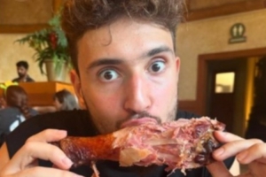 嘲諷拉滿??！火箭官方：感恩節(jié)雖然結(jié)束了 但我們?nèi)栽谙碛妹朗? >
                                        </div>
                                    </div>
                                                                        <div   id=