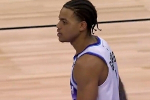 你在夢游嘛？基昂特·喬治黃油手回場違例 個人第7個失誤！