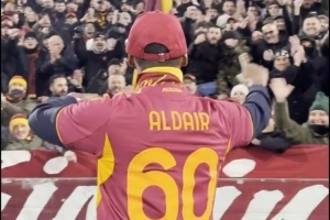 436場(chǎng)奪1冠！羅馬賽前為60歲俱樂部傳奇中衛(wèi)阿爾戴爾舉辦致敬儀式