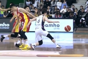 李政玹運球出界判中國隊球 韓國挑戰(zhàn)成功拿回球權(quán)