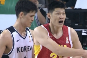 雪上加霜！胡金秋被吹進(jìn)攻犯規(guī) 個(gè)人已累計(jì)3犯在身