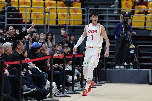 做什么工作的？曾凡博半場首發(fā)6分鐘2中0無任何有效數據