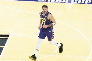 東契奇連續(xù)5場砍下30+兩雙！成為奧尼爾后首位做到這點的湖人球員