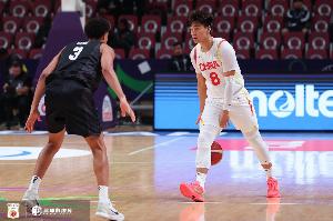 趙睿的傷情并不是特別嚴(yán)重 但中國(guó)男籃避免傷病加劇采取保護(hù)措施