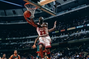 皮爾斯&鐵林：?jiǎn)痰さ募寄馨蝗鏢GA&科比 喬丹不需要技巧也能得分