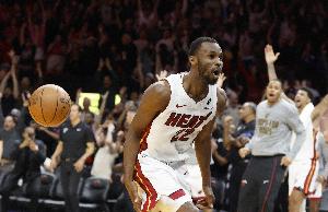 維金斯：我們的防守是團(tuán)隊協(xié)作的成果 每個人都在相互支持隊友