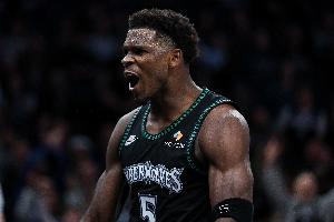 愛德華茲連續(xù)5場30+！場均37.2分 命中率56.1%三分命中率49%！