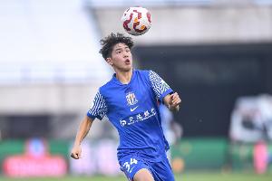 記者：馳援申花U21隊的劉誠宇、楊皓宇已歸隊，備戰(zhàn)亞冠精英聯(lián)賽