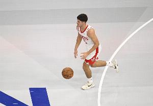 有點(diǎn)小鐵！謝潑德半場(chǎng)7中2&三分6中2拿到6分 另有2籃板2助攻